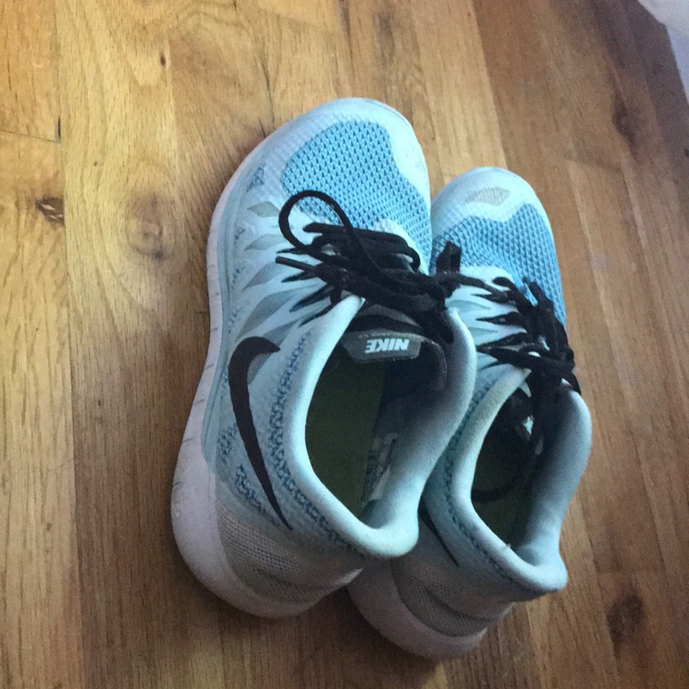 light blue Nike free runs 5.0